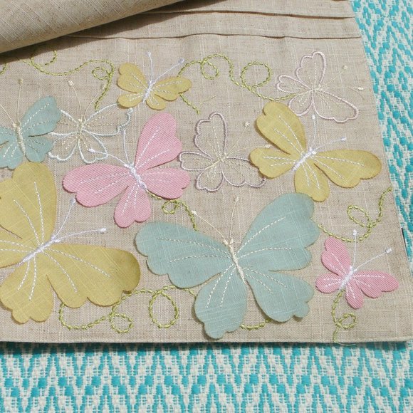 Table Runner Embroidered Butterflies Lintex NWT - Picture 6 of 9